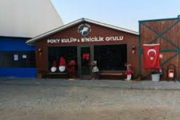 Kulüp Binası